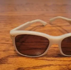 Gucci Off White Cream Square Sunglasses W/Case Gucci | Accessories | Gucci Off White Cream Square  main image 2